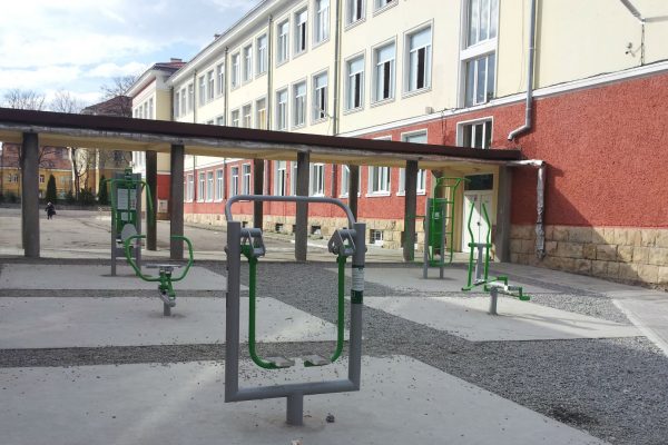 Гимназии в Северозападна България ще се сдобият с фитнеси на открито