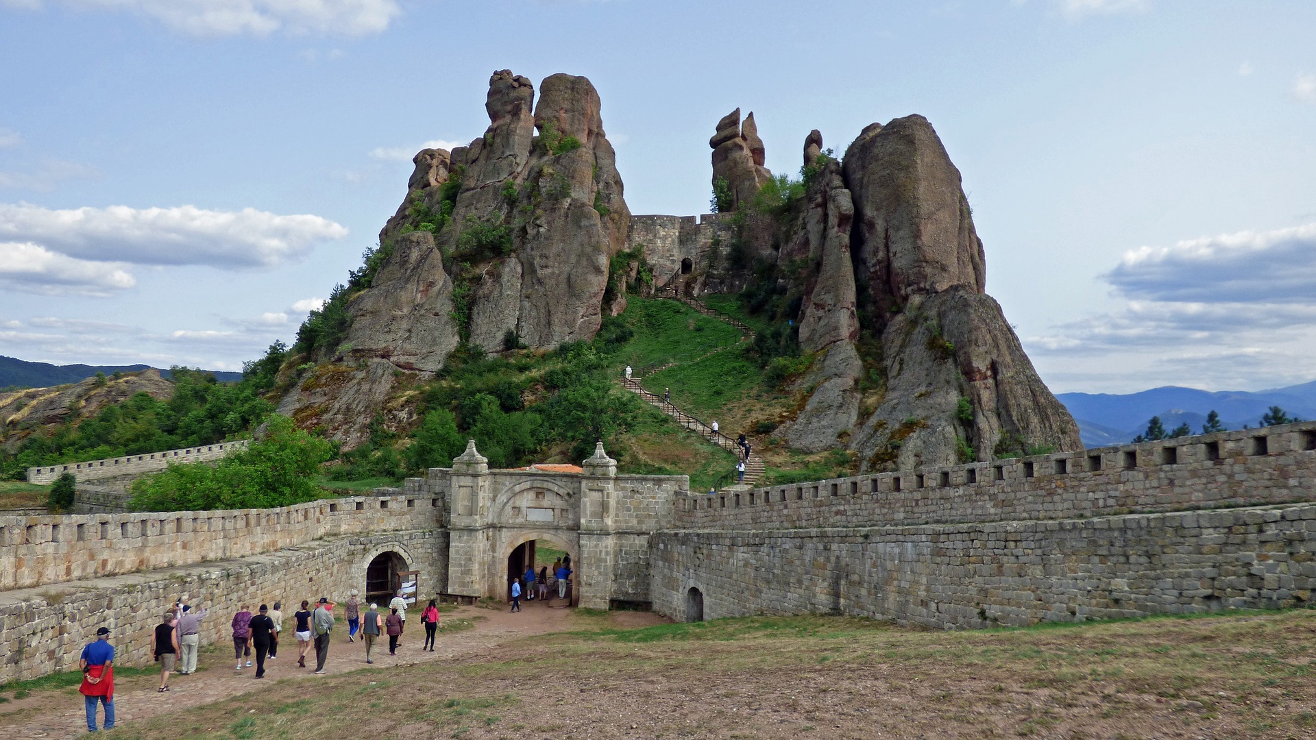 Белоградчишките скали и пещерата Магура с приз „Природен феномен на десетилетието”