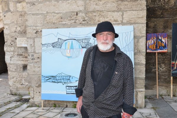 Художникът Чавдар Петров откри изложба пред Стамбол капия във Видин