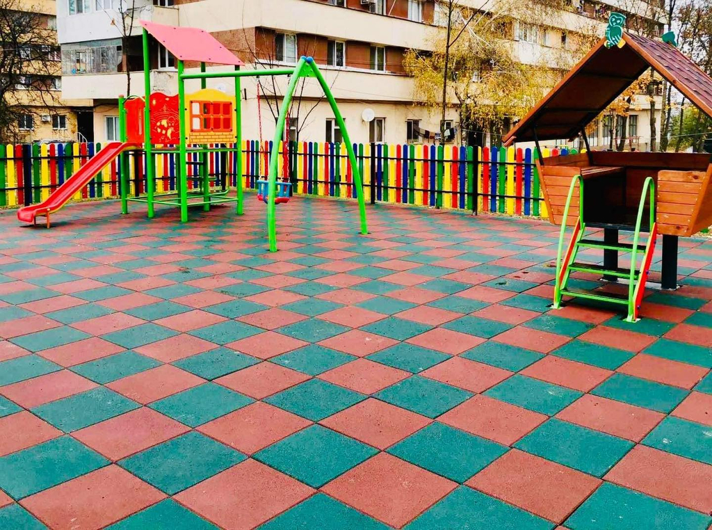Откриха нова детска площадка във Враца