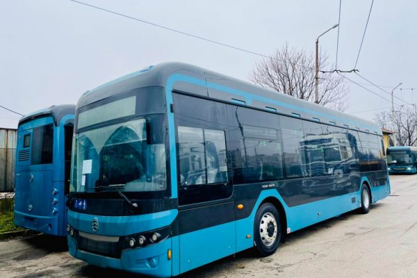 Пристигнаха първите електробуси, част от градския транспорт във Враца
