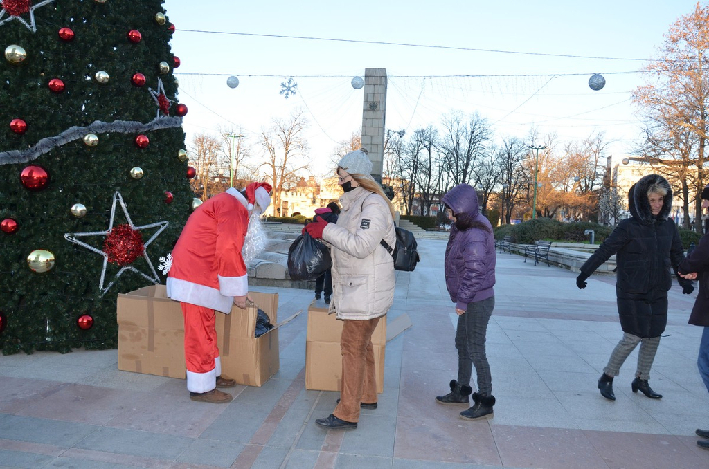 Община Видин зарадва с коледни подаръци деца и възрастни