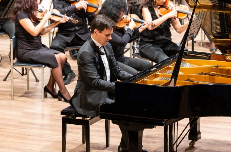 Концерт „Класика и романтика” с пианиста Симеон Гошев и Симфониета – Враца