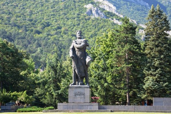 Средствата за ремонта на паметника на Христо Ботев влизат в бюджета за тази година