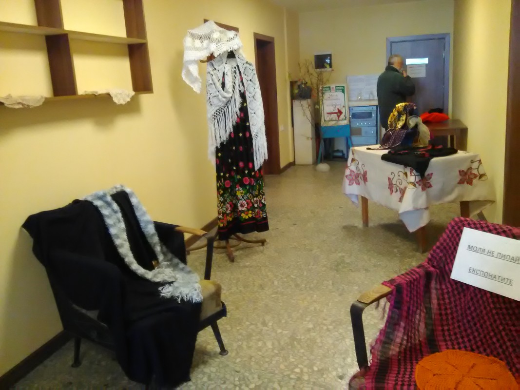 Етнографска изложба, посветена на жената, е подредена в читалището в Мездра