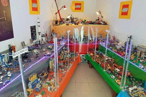 9-годишен колекционер подреди изложба на конструктори LEGO в Мездра