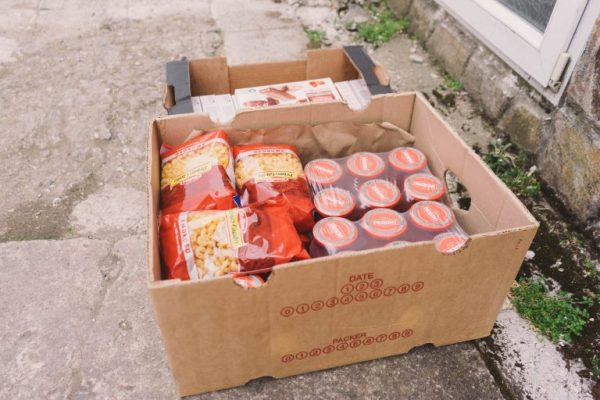 Подпомогнаха с хранителни продукти украинските бежанци, настанени в Мездра