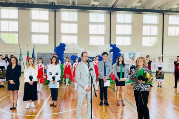 Математическата гимназия във Враца отбеляза патронния си празник и Деня на ученическото самоуправление