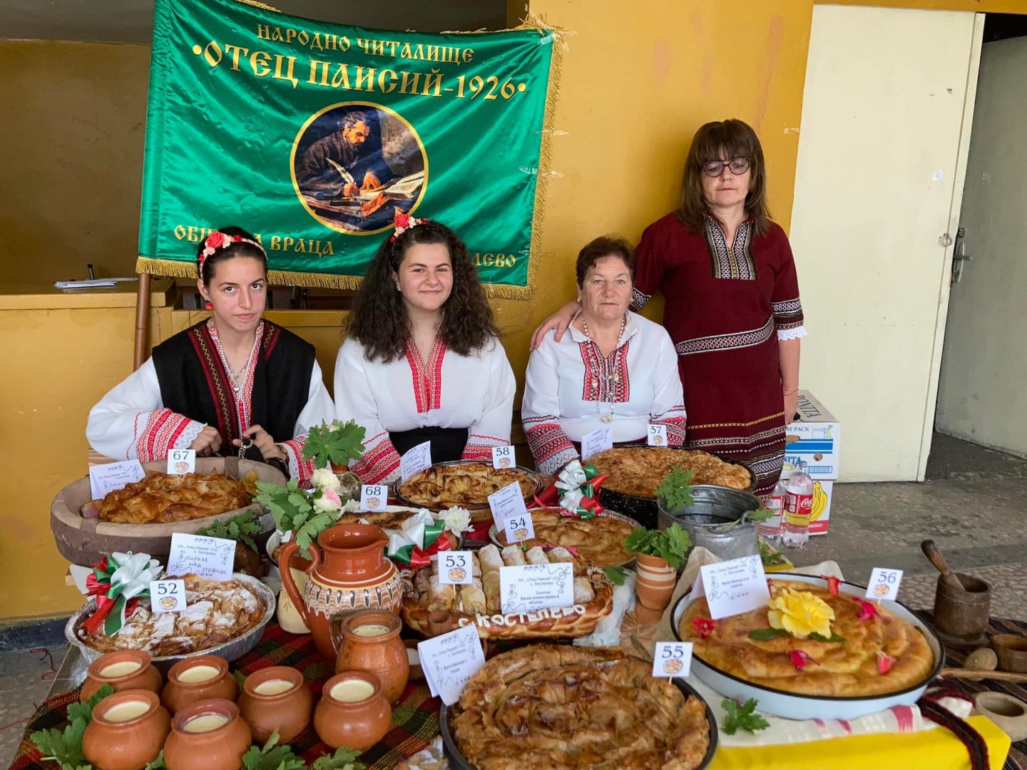 120 майстори се включиха в Празника на баницата в село Баница