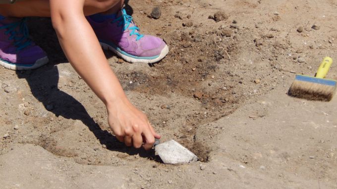 Некропол от Средновековието е открит при разкопки край Чирен