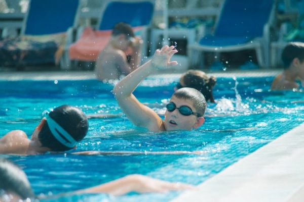 Плувни курсове за ученици ще се проведат през лятната ваканция в Мездра