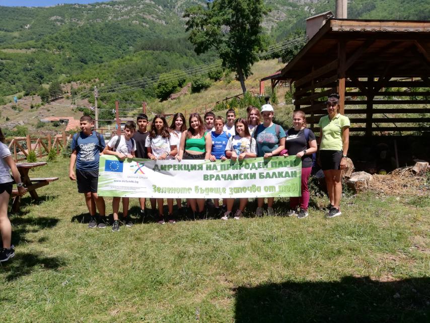На младежки еко лагер с ученици от Козлодуй се проведе в село Очин дол