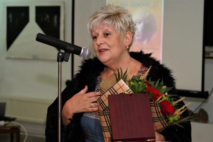 Яна Кременска е първият носител на националната литературна награда „Иван Давидков”