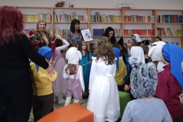 АЕЦ „Козлодуй” дари нови стелажи за книги на читалище във Враца