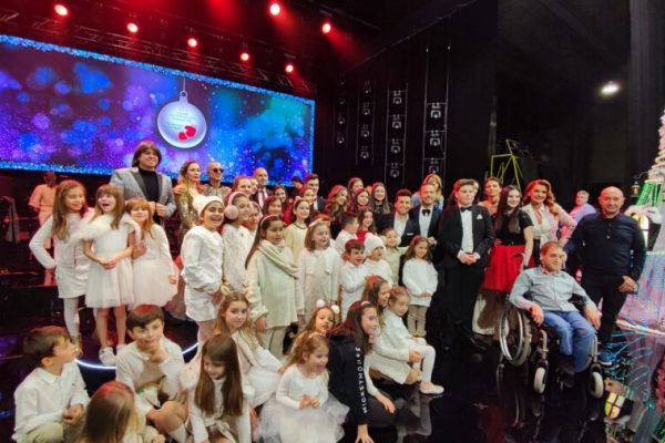 ОДК „Ние, врабчетата“ – Монтана дари 600 лв. на „Българската Коледа“
