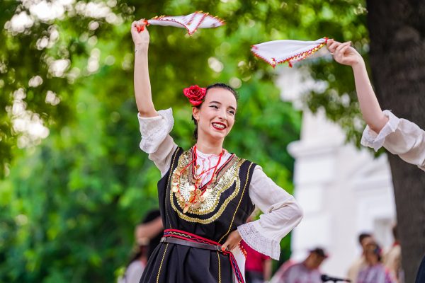 От страст към професия – как любовта на едно момиче към българския танц я отведе до мечтата да стане хореограф