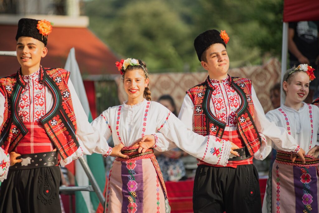 Над 400 самодейци се изявиха на фолклорен фестивал в село Моравица