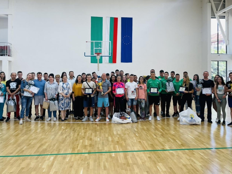 Във Враца наградиха призьорите от общинския етап на „Ученически игри“