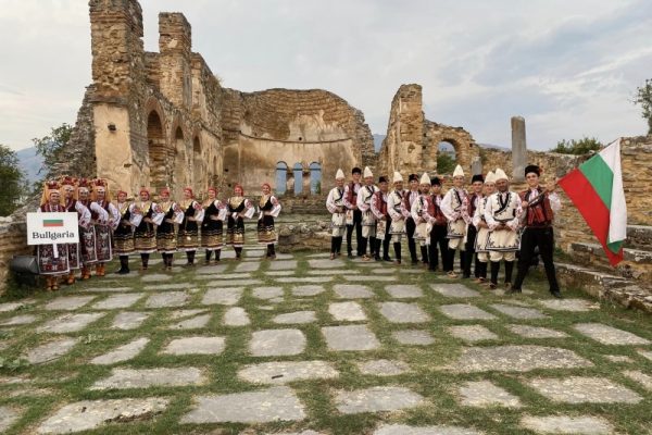 Фолклорен танцов ансамбъл „Мездра“ се завърна от турне в три балкански държави