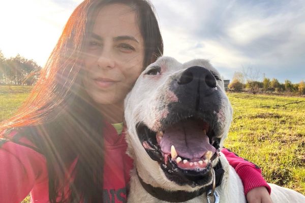 Цветомира Калинкинска от “Animal Help Mezdra”, където над 150 приютени кучета очакват своя нов дом