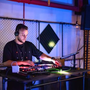 За страстта към музиката с DJ Jakeup