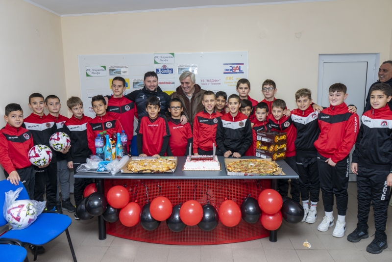 Детско-юношеската школа на ОФК „Локомотив“ – Мездра закри най-успешната си година за последните 10 години с тържество