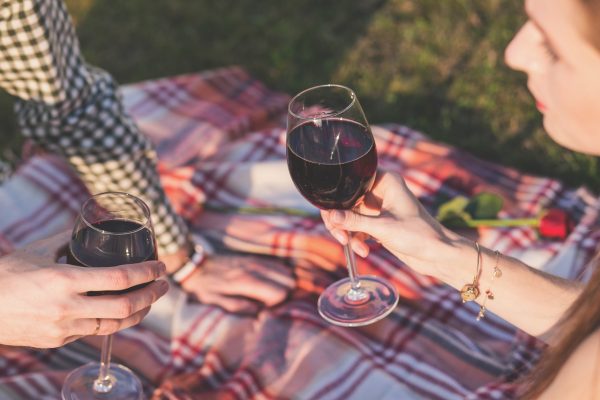 Богата програма за празника на любовта и виното във Враца и Оряхово