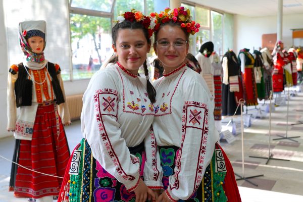 Пазители на традициите: XVI Национален фолклорен конкурс „Напеви от Северозапада“