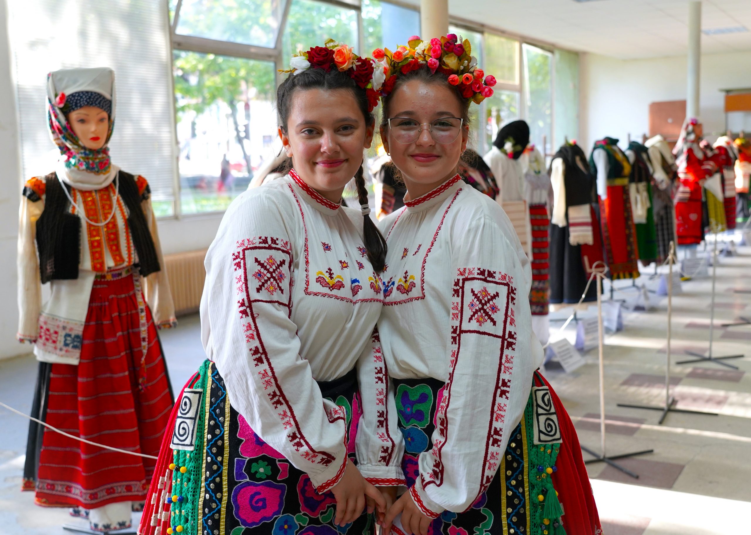 Пазители на традициите: XVI Национален фолклорен конкурс „Напеви от Северозапада“