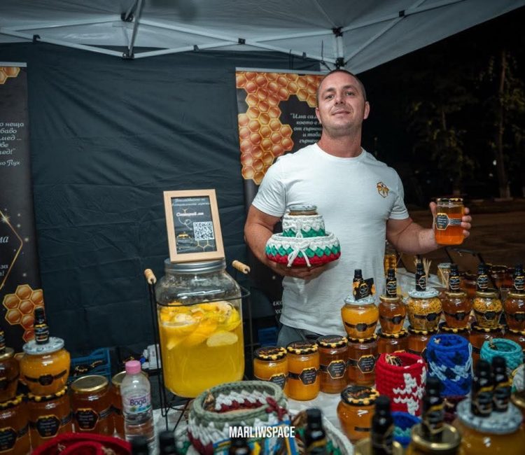 Защо Здравко дари 1 тон мед и подари стотици усмивки