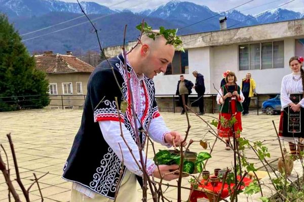 Както традицията повелява: Вършец отбеляза Трифон Зарезан с ритуали, вино и празнично настроение