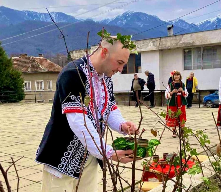 Както традицията повелява: Вършец отбеляза Трифон Зарезан с ритуали, вино и празнично настроение