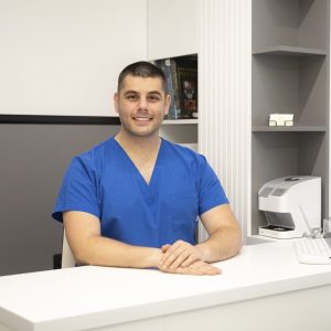 Съдбата обича силните: историята на оралния хирург д-р Алекс Борисов