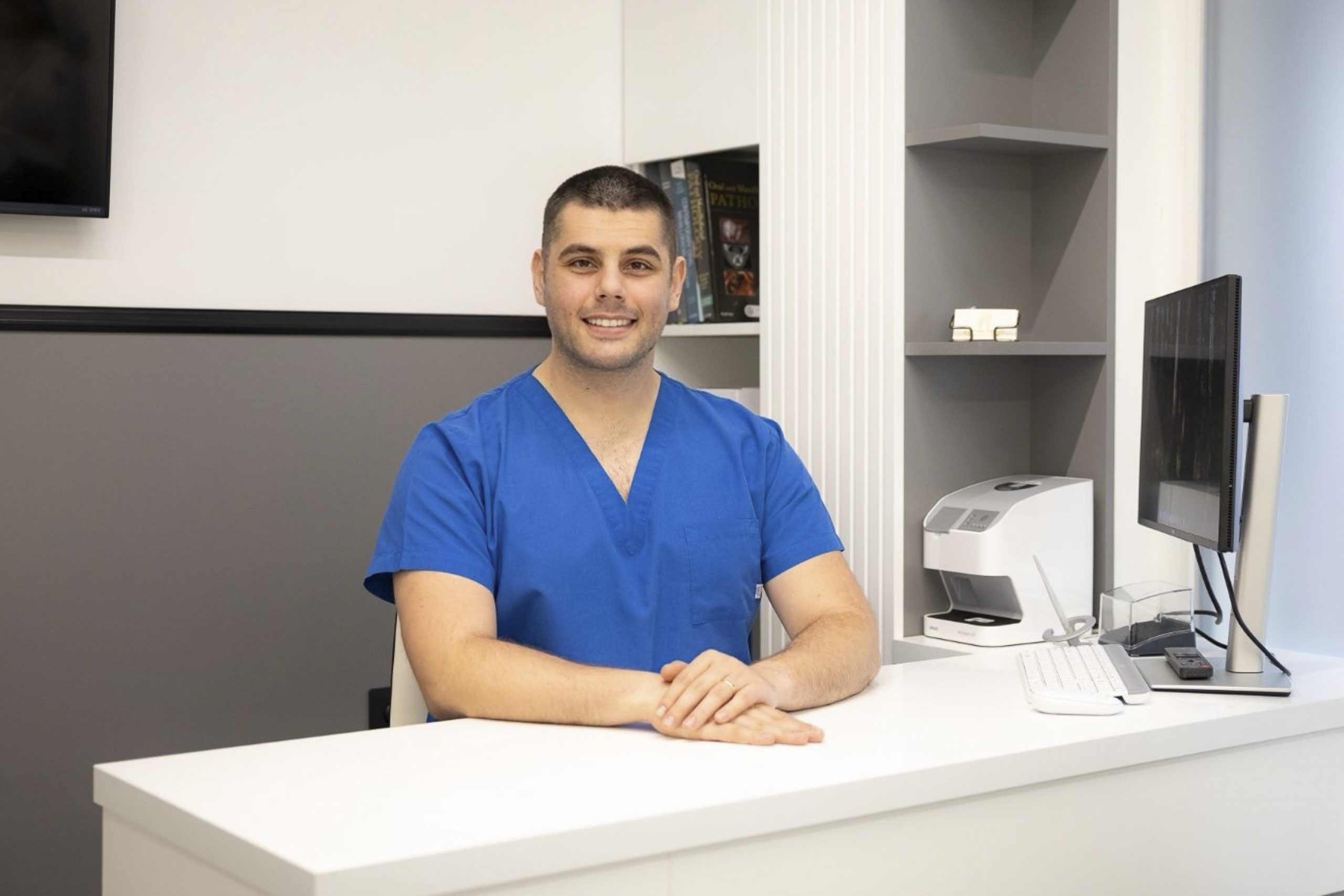 Съдбата обича силните: историята на оралния хирург д-р Алекс Борисов