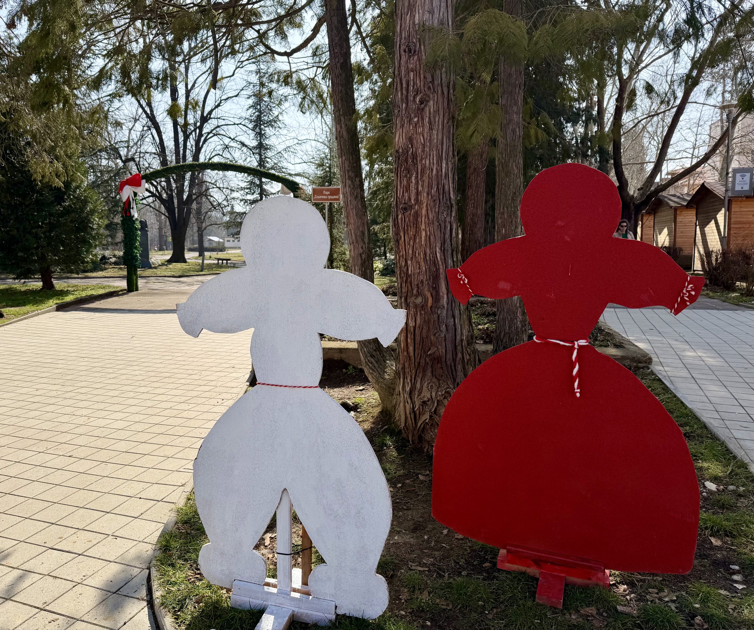 С усмивка към пролетта: Вършец посрещна Баба Марта