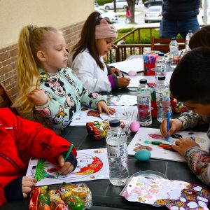 Великденски пленер във Вършец: цветове, усмивки и детско въображение