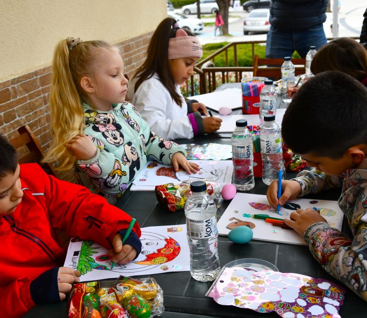 Великденски пленер във Вършец: цветове, усмивки и детско въображение