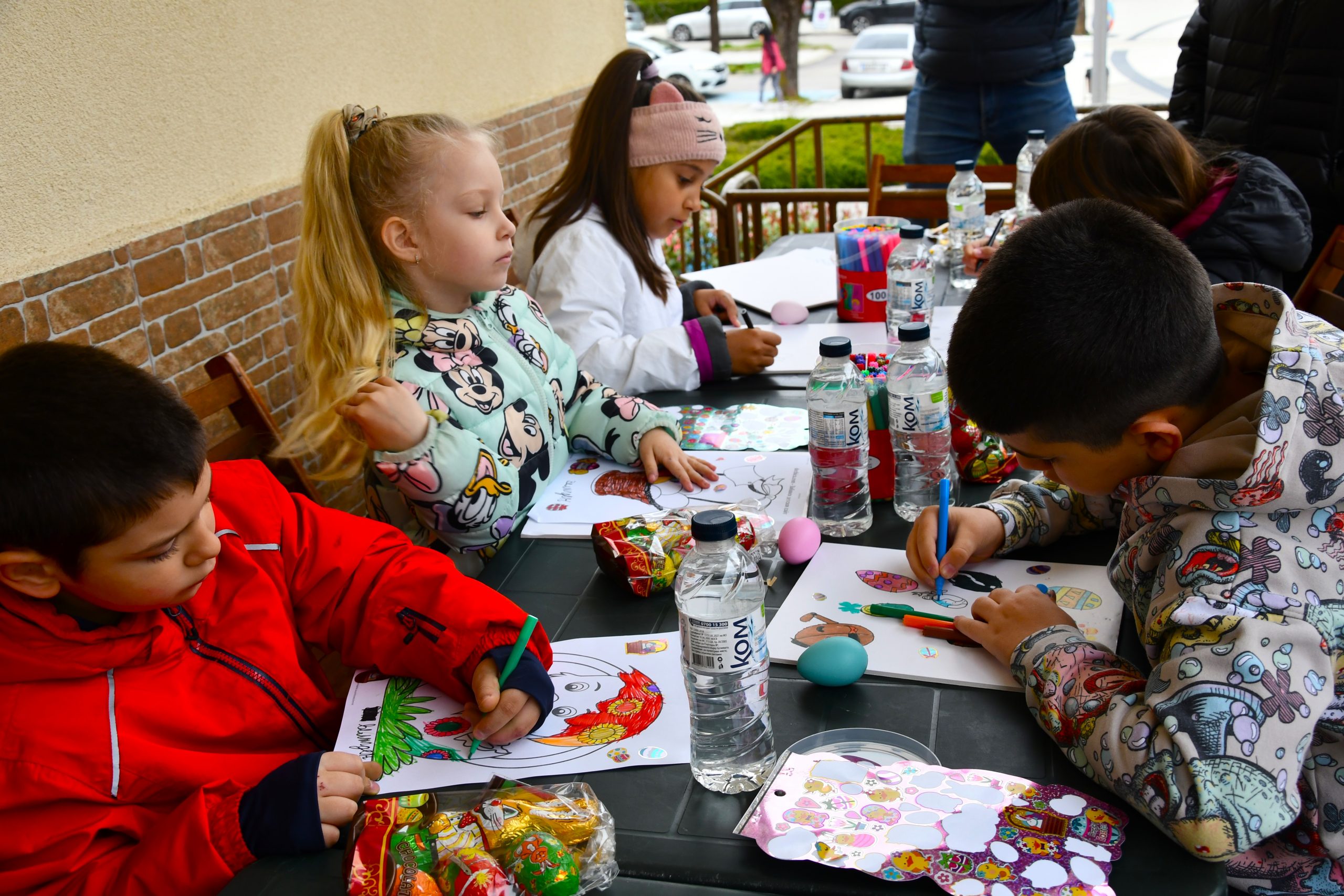 Великденски пленер във Вършец: цветове, усмивки и детско въображение