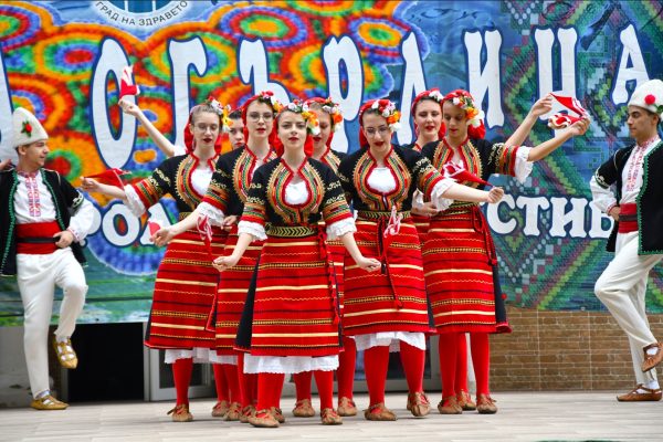 Пъстра огърлица“ отново събра хора от различни краища на света във Вършец